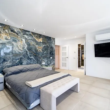 Oceanfront, Swimming Pool, Jacuzzi Villa