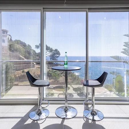 Villa Oceanfront, Swimming Pool, Jacuzzi Lloret de Mar