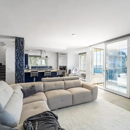 Villa Oceanfront, Swimming Pool, Jacuzzi Lloret de Mar